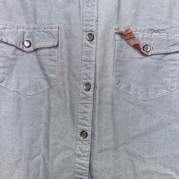 Women's Forever 21 Button Down Shirt M Blue Multi-color Aztec Denim pearl snap - Picture 5 of 8